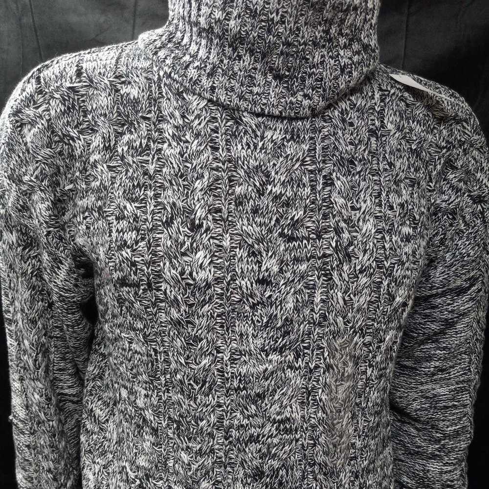 sweater - Picture 3 of 5